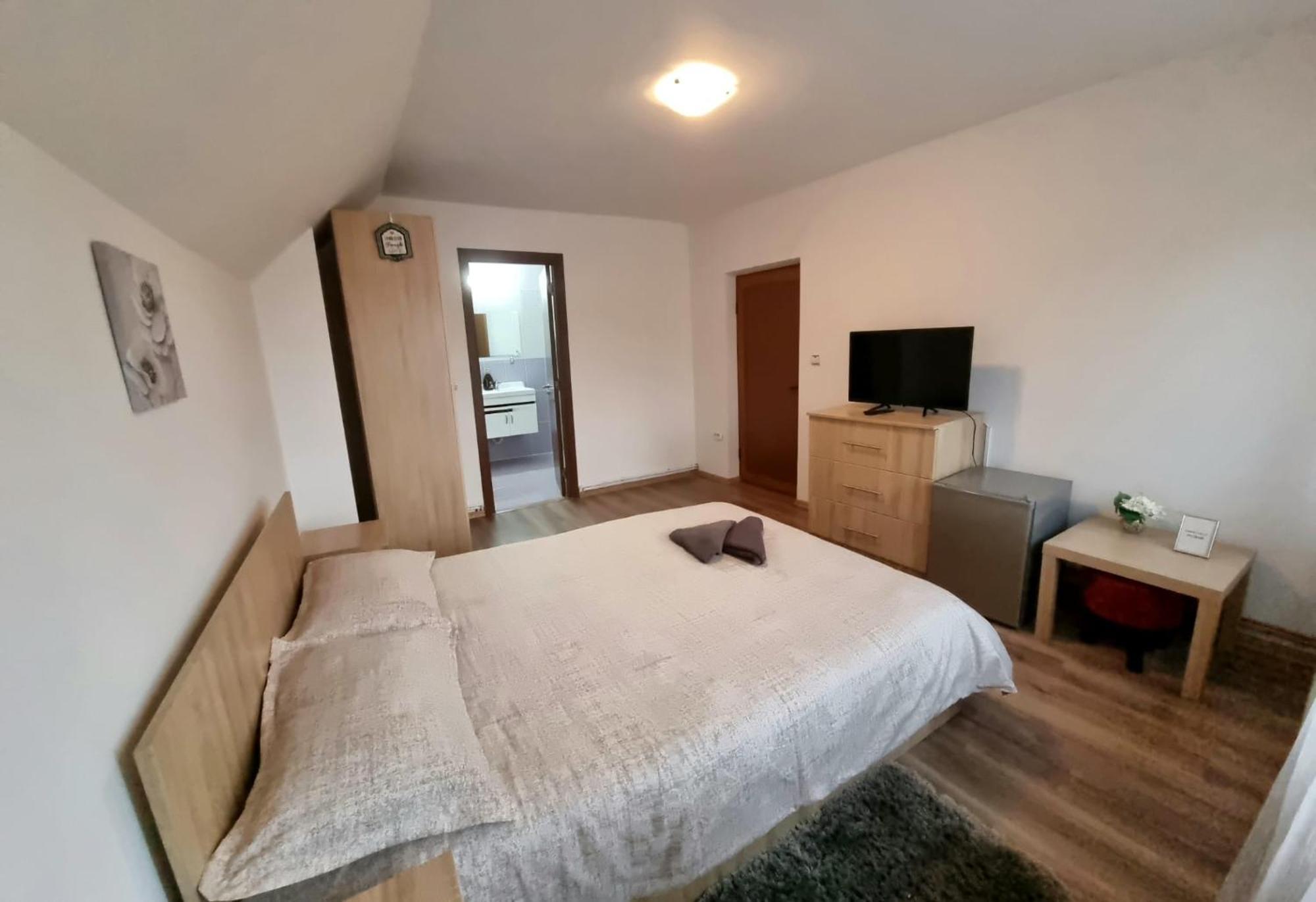 Popasul Galesean Hotel Galesu Eksteriør billede